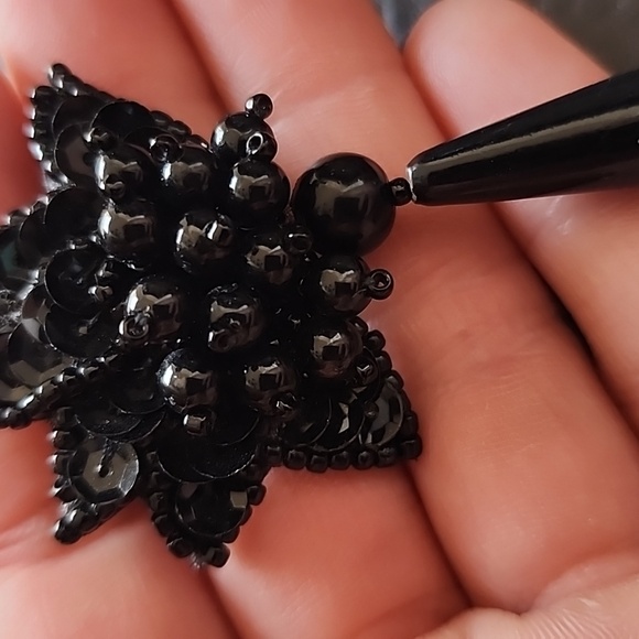 VTG Black Beaded Earrings - Picture 7 of 9